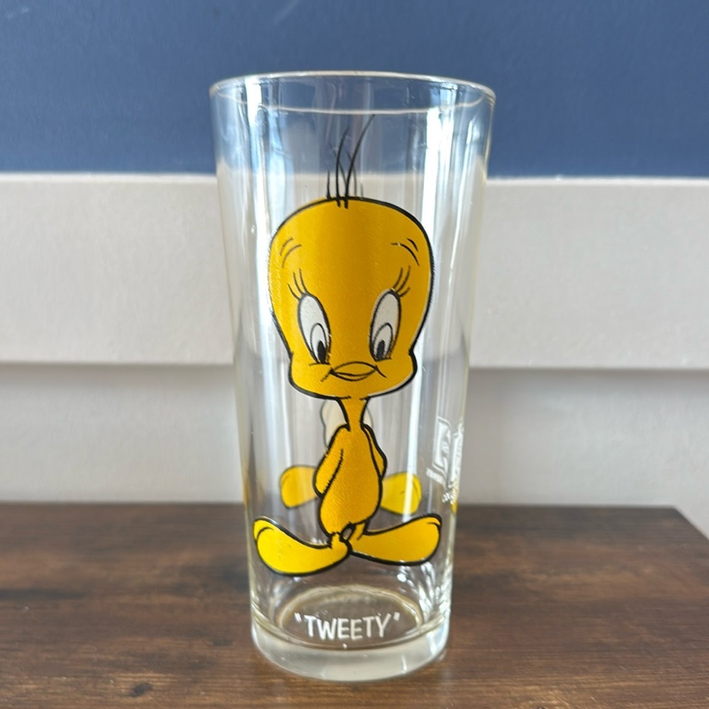 1973 Pepsi/Looney Tunes collectors series‎ soda glass featuring Tweety